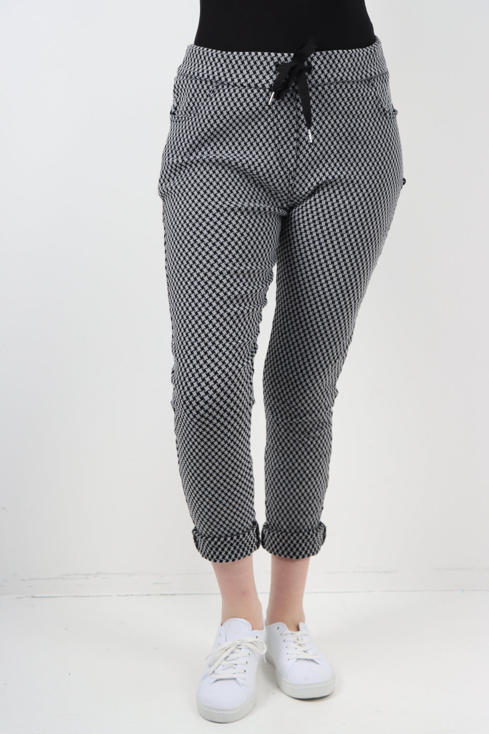 Dog Tooth Printed Pockets Trousers